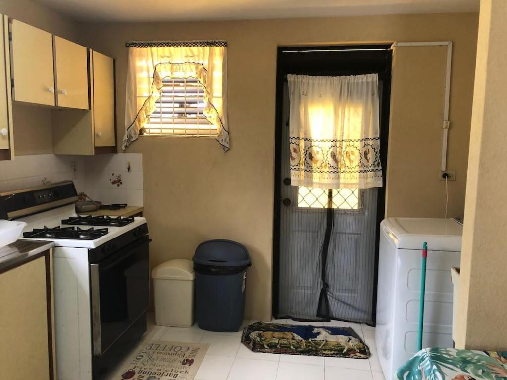 Donamae 2 Story Barbados House Villa Bridgetown Eksteriør bilde